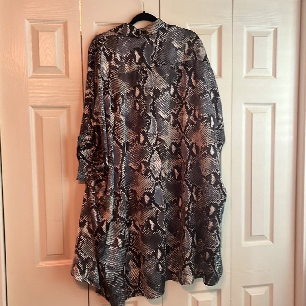 Gracia Oversized Button Up. Large. - image 2